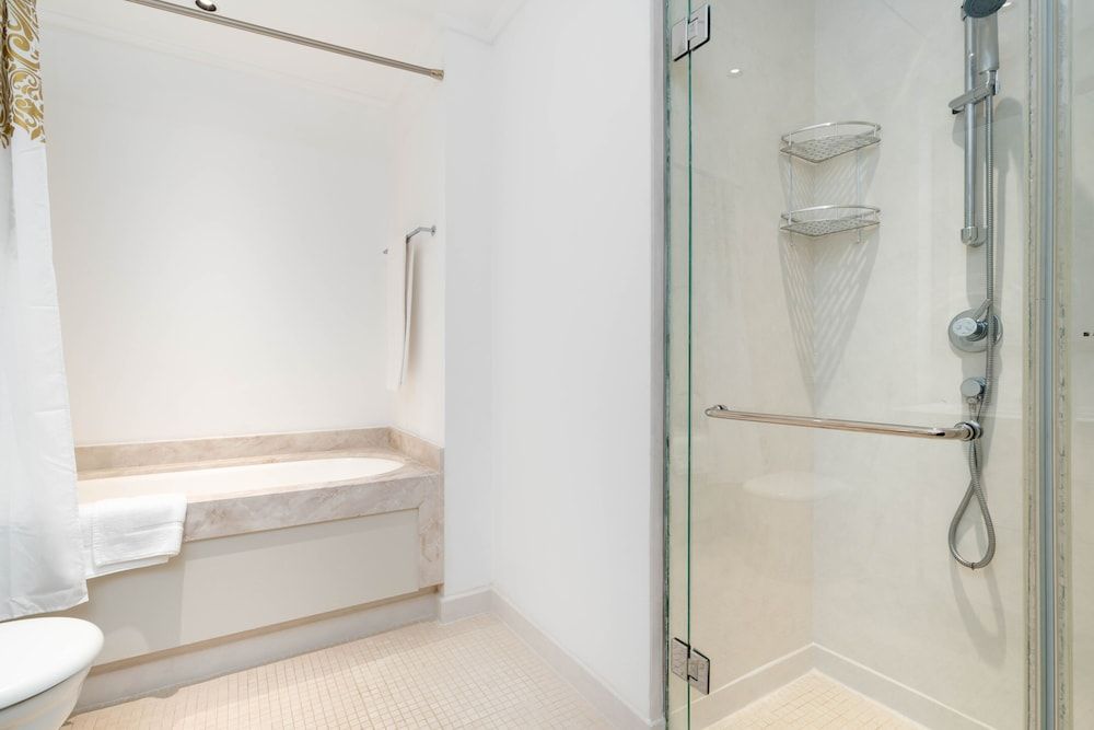 Paloma Tower 3704 Grand Apartment 18