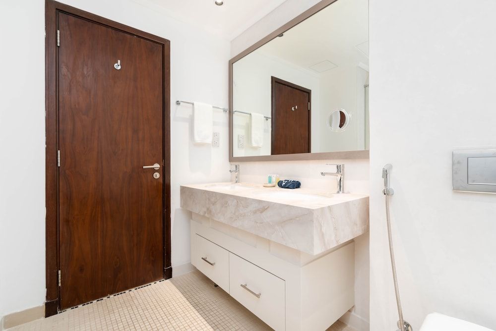 Paloma Tower 3704 Grand Apartment 17