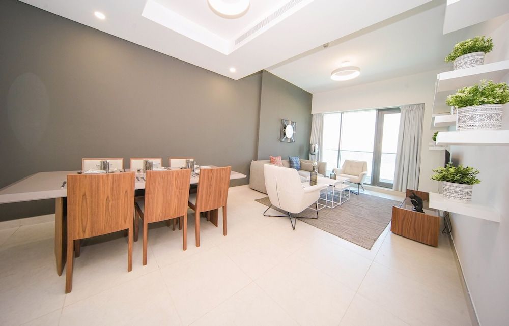 Business Bay 1BR Canal View Rooftop Pool - 360 vacation Deluxe Apartment, Non Smoking, Balcony 10