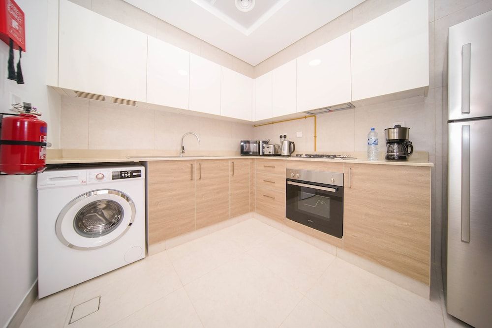 Business Bay 1BR Canal View Rooftop Pool - 360 vacation Deluxe Apartment, Non Smoking, Balcony 9