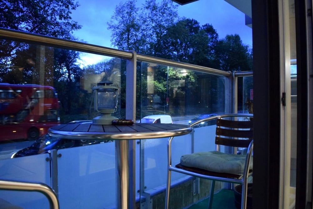 undefined Minimal Studio With Views Over Battersea Park 7