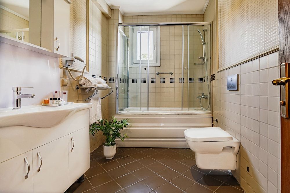 Fatma Sultan Hotel Deluxe Triple Room 2