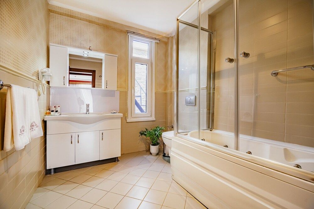 Fatma Sultan Hotel Deluxe Double Room 4