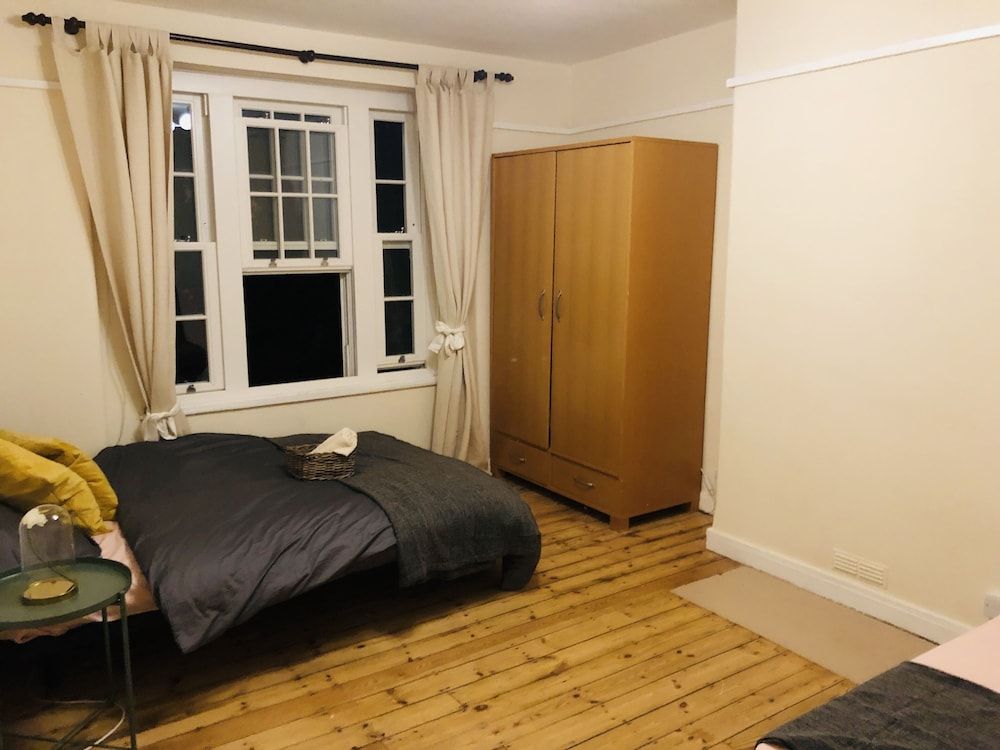 undefined 3bed apartment next to eurostar station 9