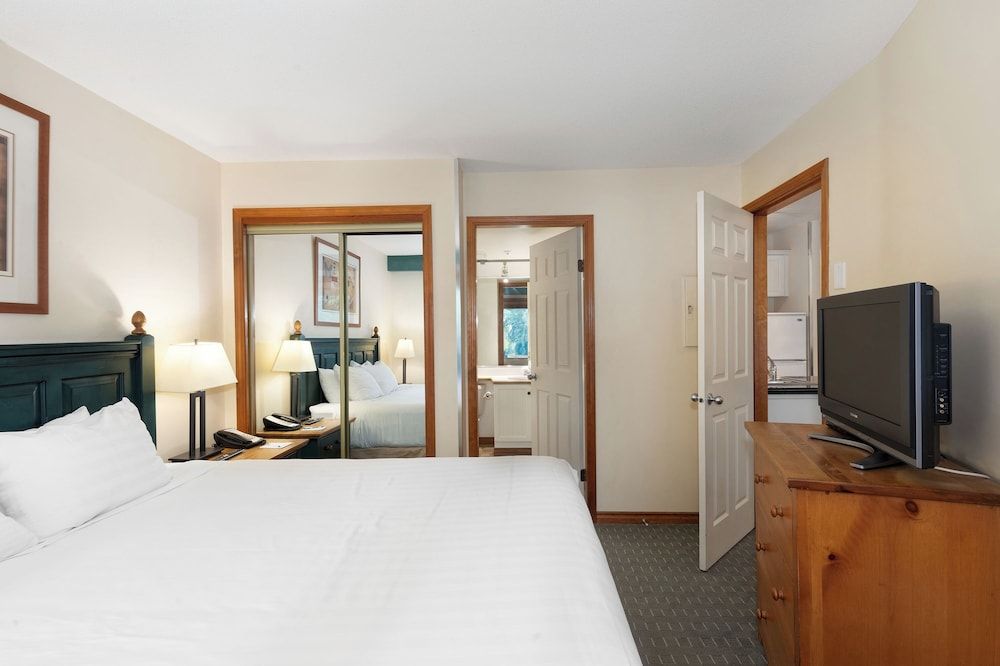 Condo, 2 Bedrooms (Unit 326)