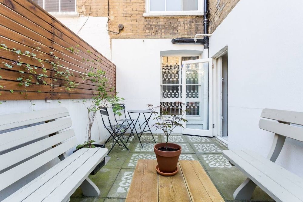 undefined Delightful 2 bed Garden Flat in Shepherd's Bush 9