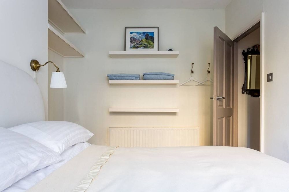 undefined Delightful 2 bed Garden Flat in Shepherd's Bush 5