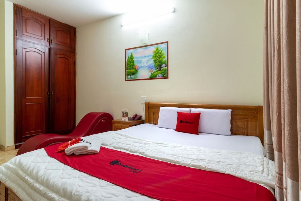 undefined RedDoorz near Lotte Cinema Cong Hoa 8