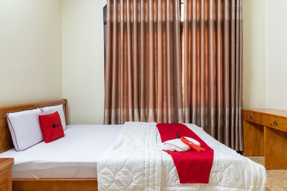 undefined RedDoorz near Lotte Cinema Cong Hoa 4