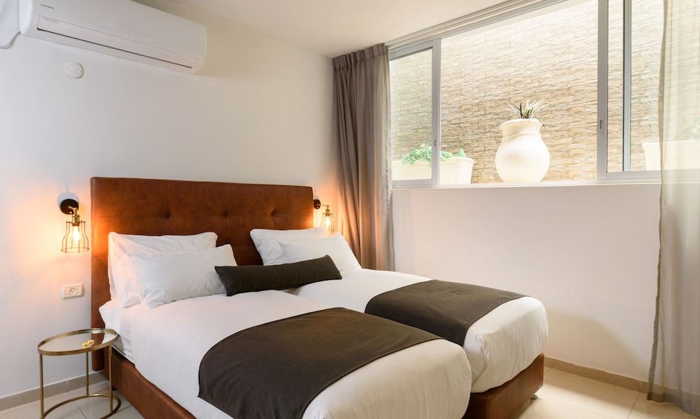 Sea Land Suites Studio Basement - Double Bed 2