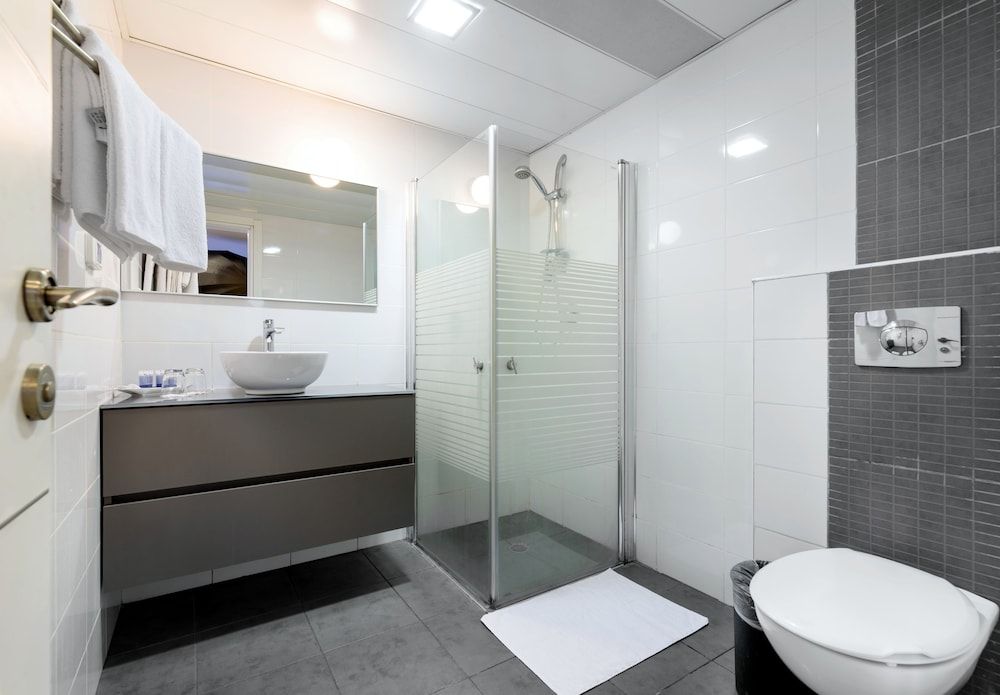 undefined Sea Land Suites 8