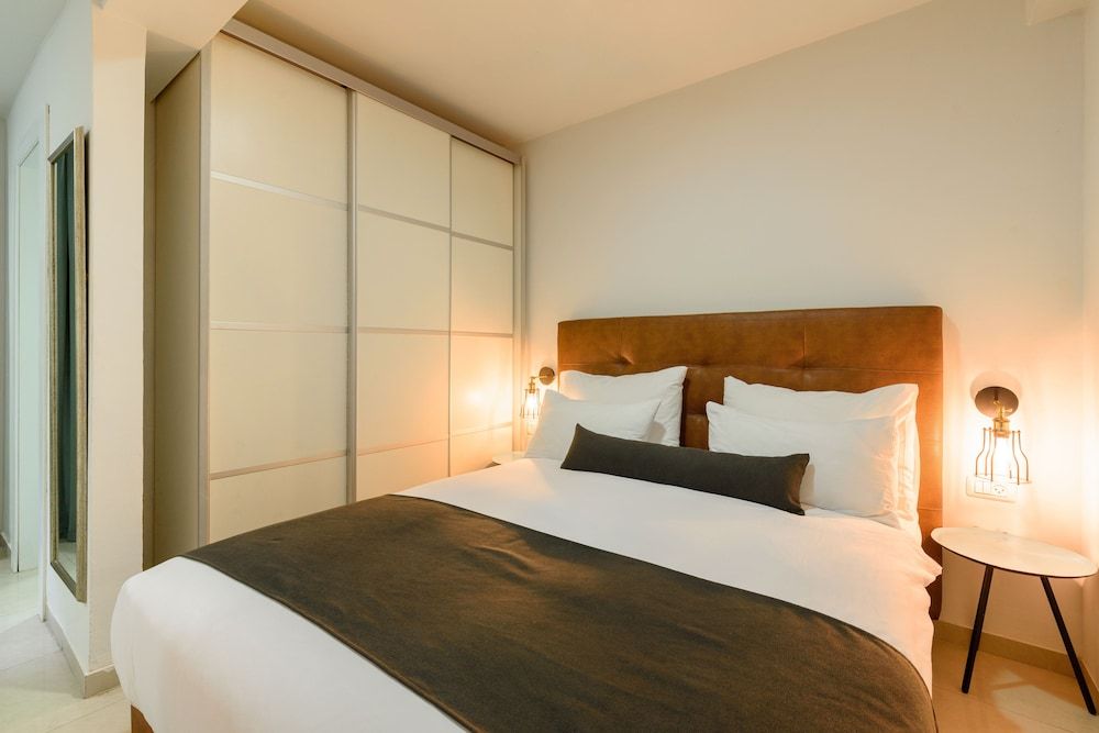 Sea Land Suites Studio Basement - Double Bed 3