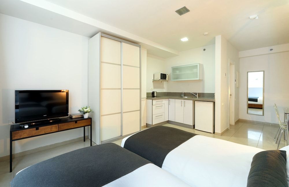 Sea Land Suites Studio Basement - Double Bed 11