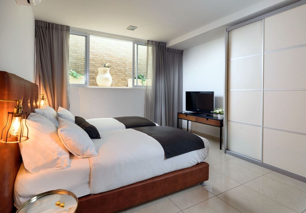undefined Sea Land Suites 5