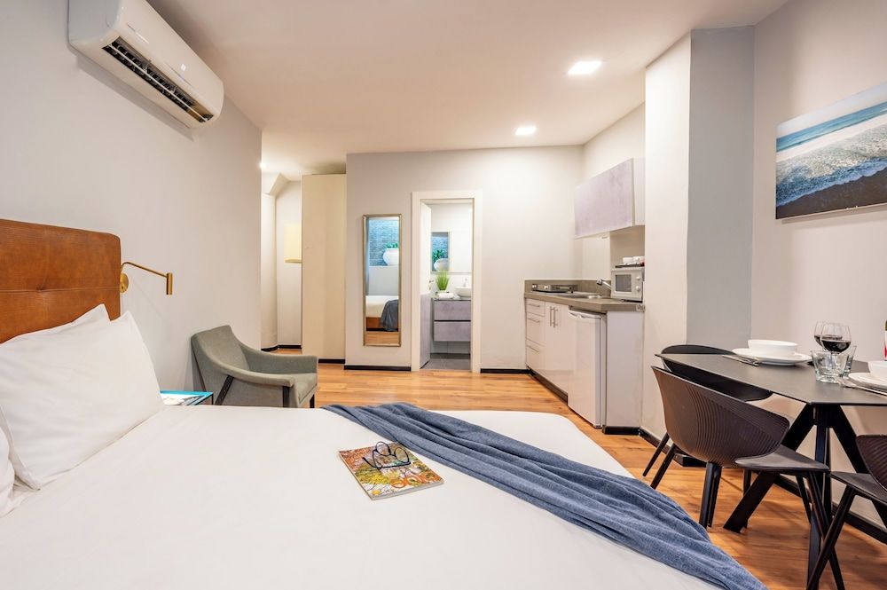 Sea Land Suites Studio Basement - Double Bed 10