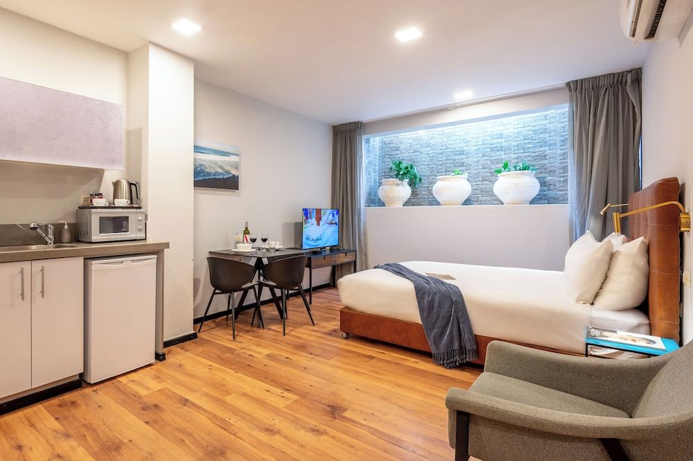 Sea Land Suites Studio Basement - Double Bed 7