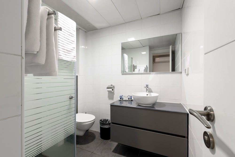 undefined Sea Land Suites 9