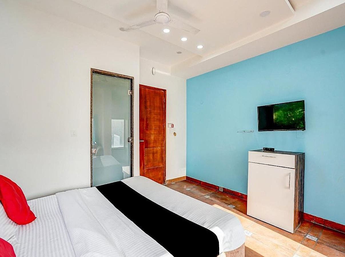 Hotel Mannat Deluxe Room 11