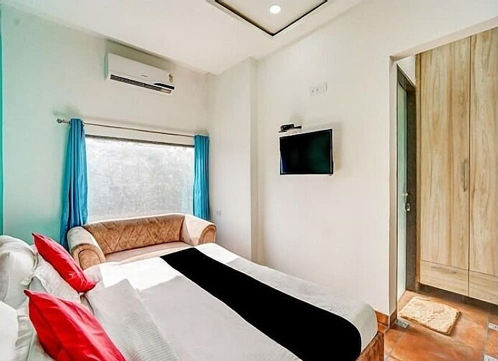 Hotel Mannat Deluxe Room 8