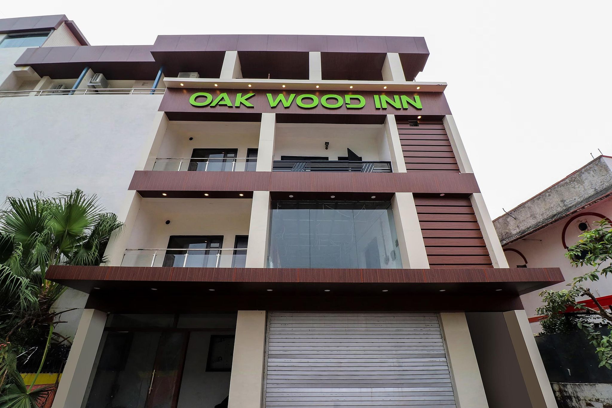 undefined Collection O 83669 Oak Wood Inn