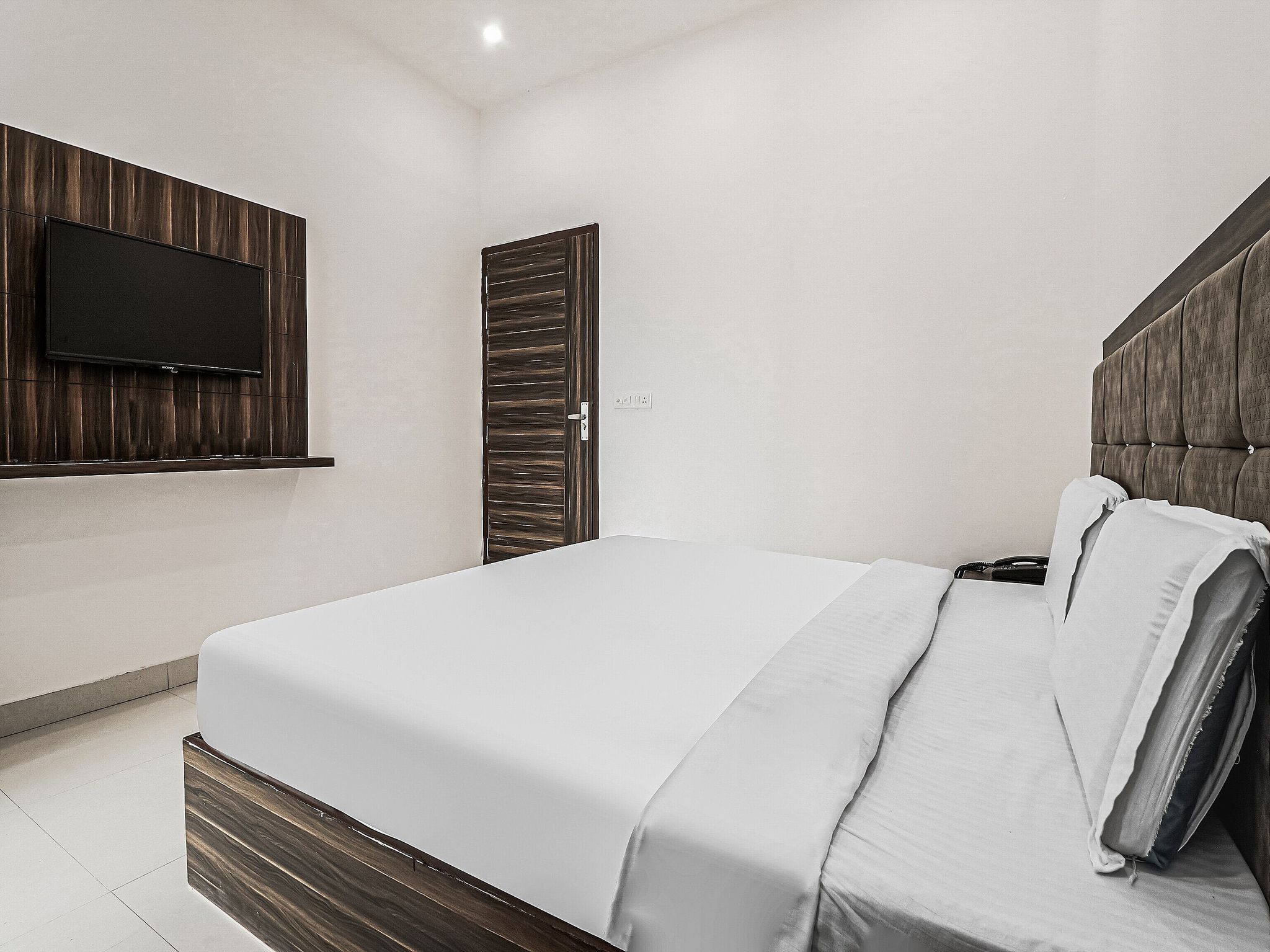 undefined Collection O 83669 Oak Wood Inn 8