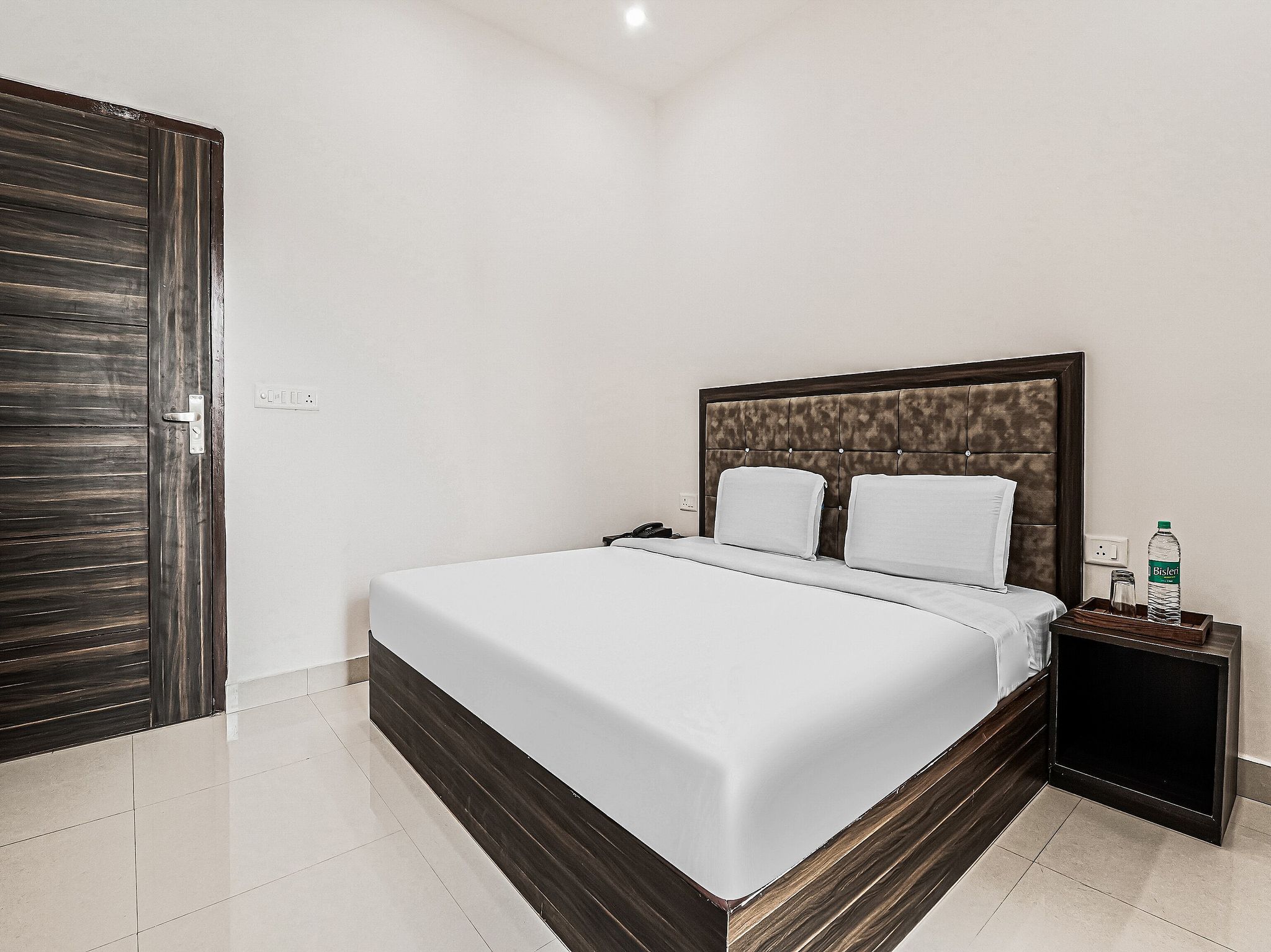 undefined Collection O 83669 Oak Wood Inn 10