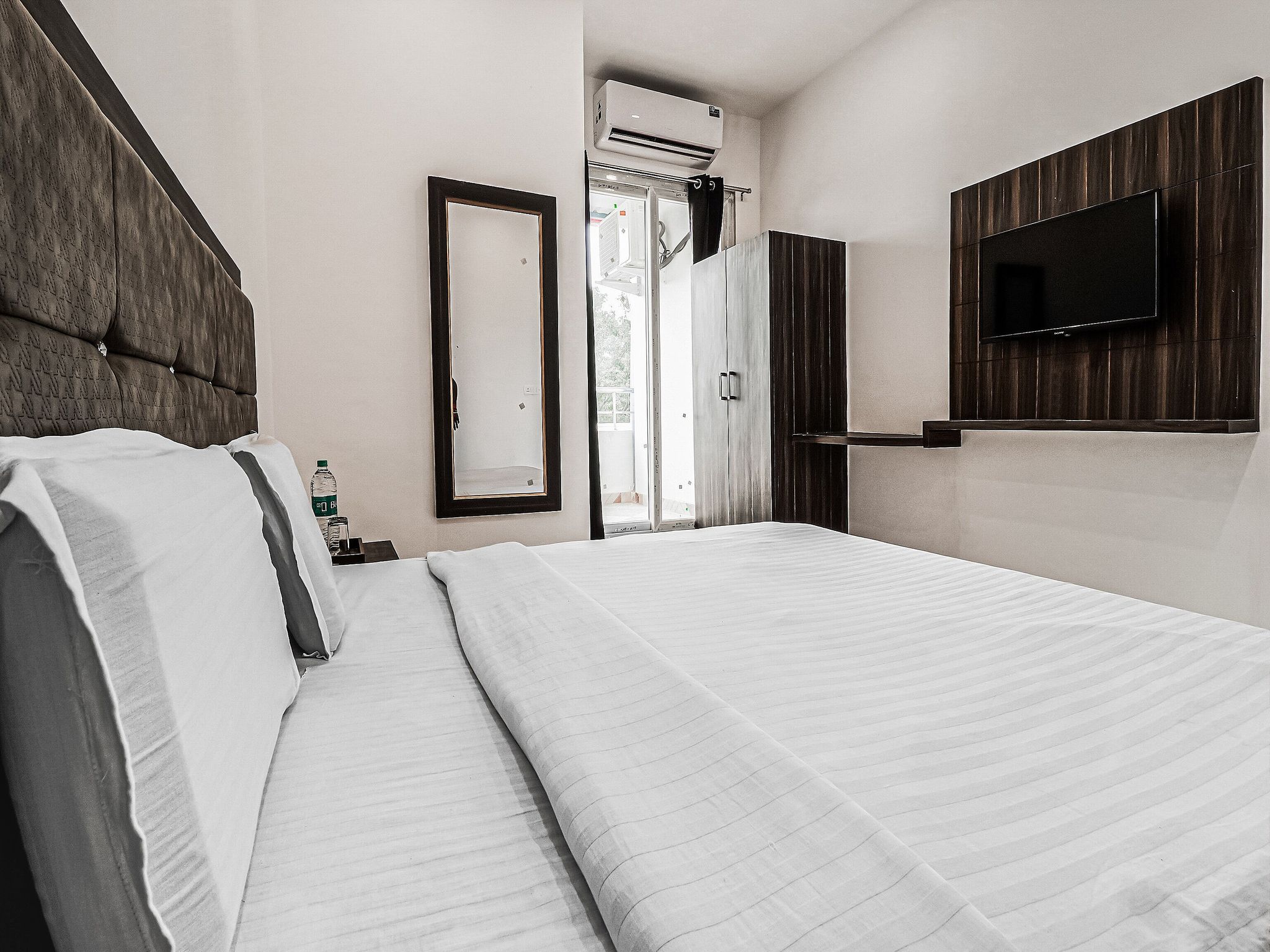 undefined Collection O 83669 Oak Wood Inn 9