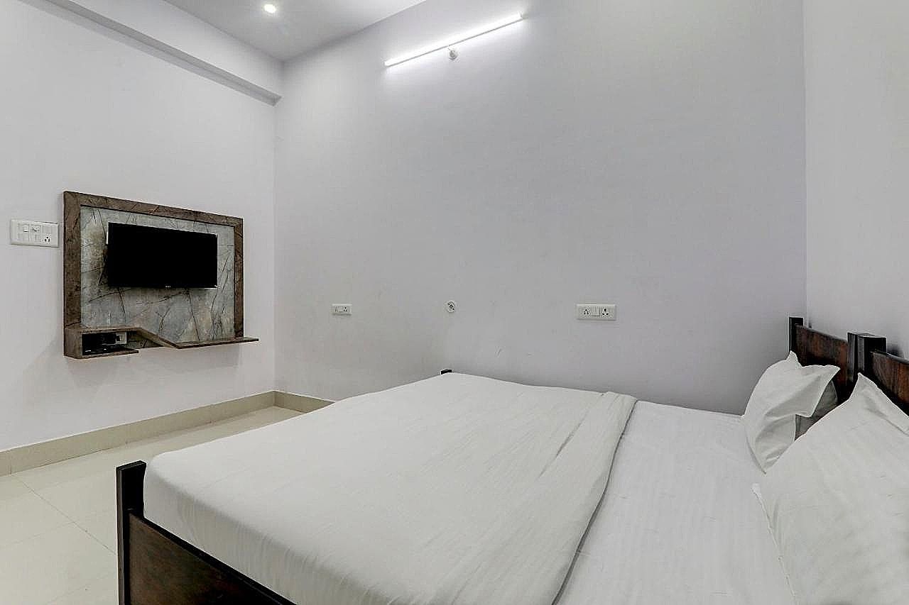 Hotel O The Lemongrass Classic Room