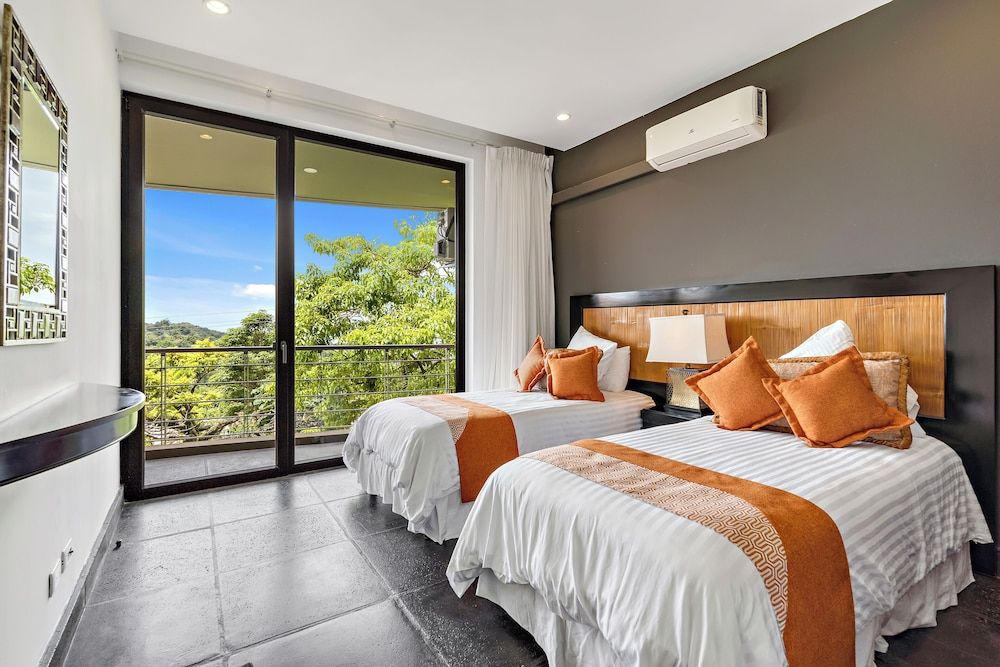 Panoramic Suites -Expansive Ocean Views - (# of bedrooms available depends on # of guests reserved)
