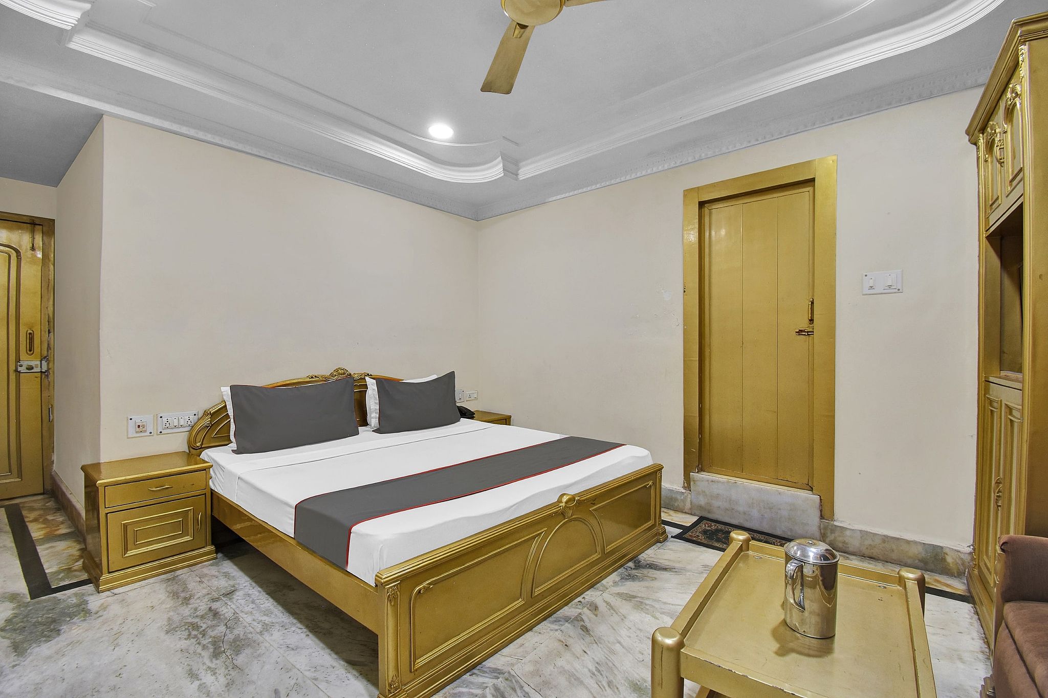 Collection O Aafreen Tower Near St. Thomas's Church Classic Room 8