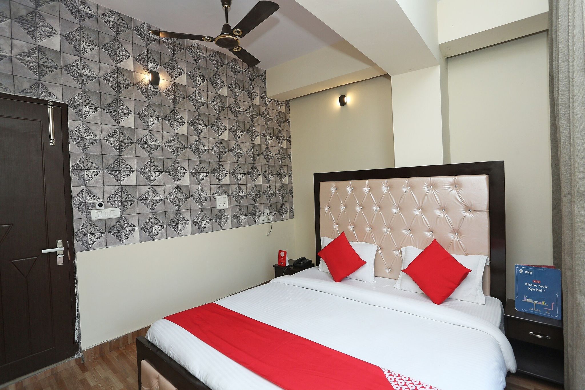 Capital O 36059 Hotel Shimaya Deluxe with View 22