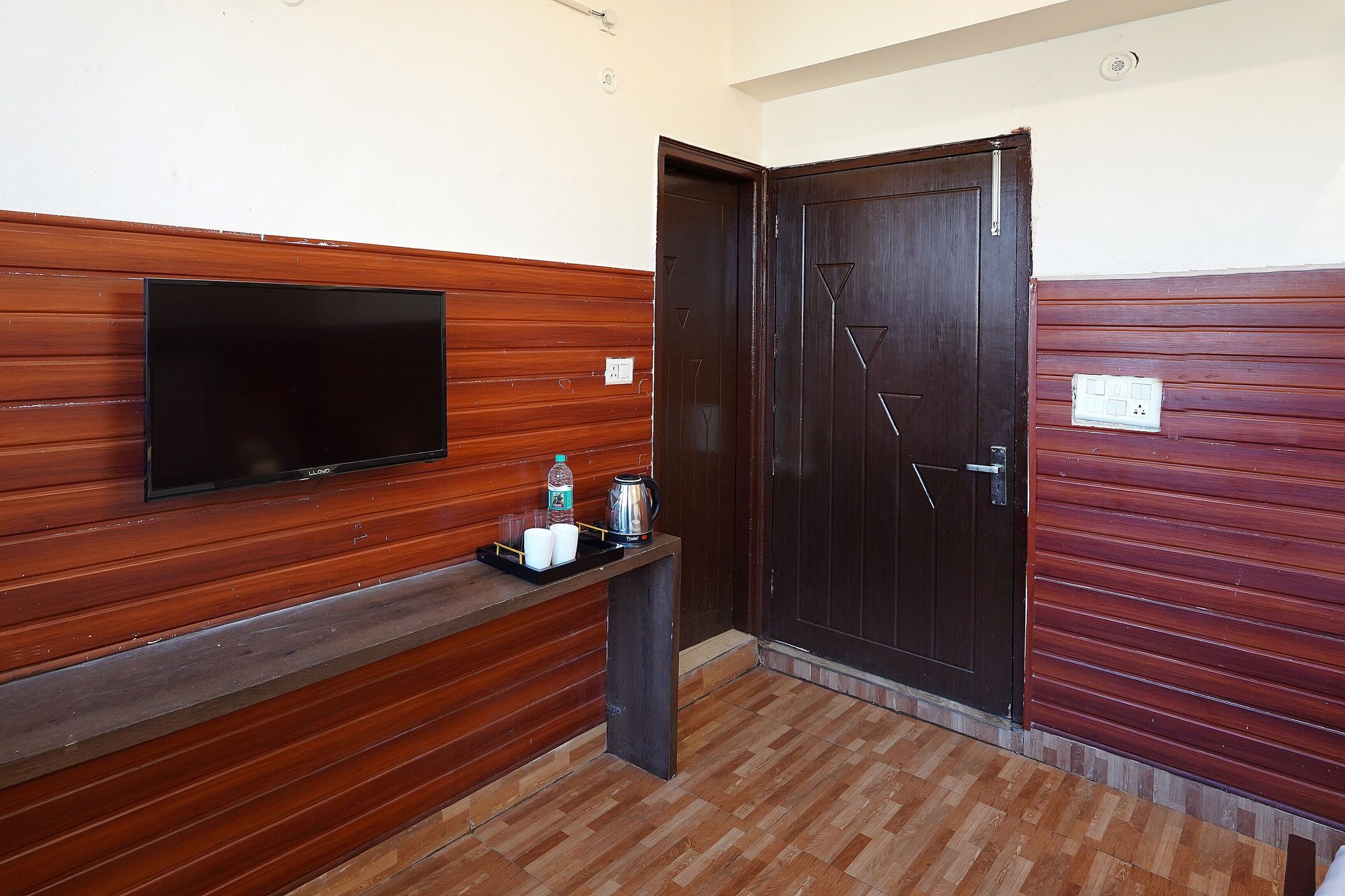 Capital O 36059 Hotel Shimaya Deluxe with View 35