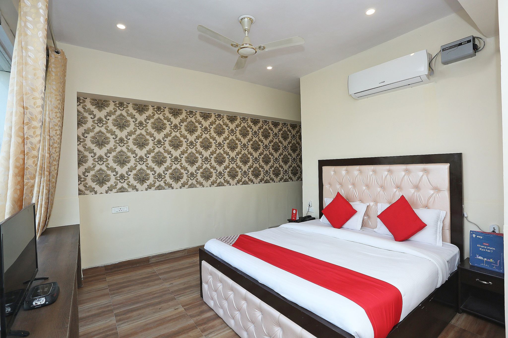 Capital O 36059 Hotel Shimaya Deluxe with View 15