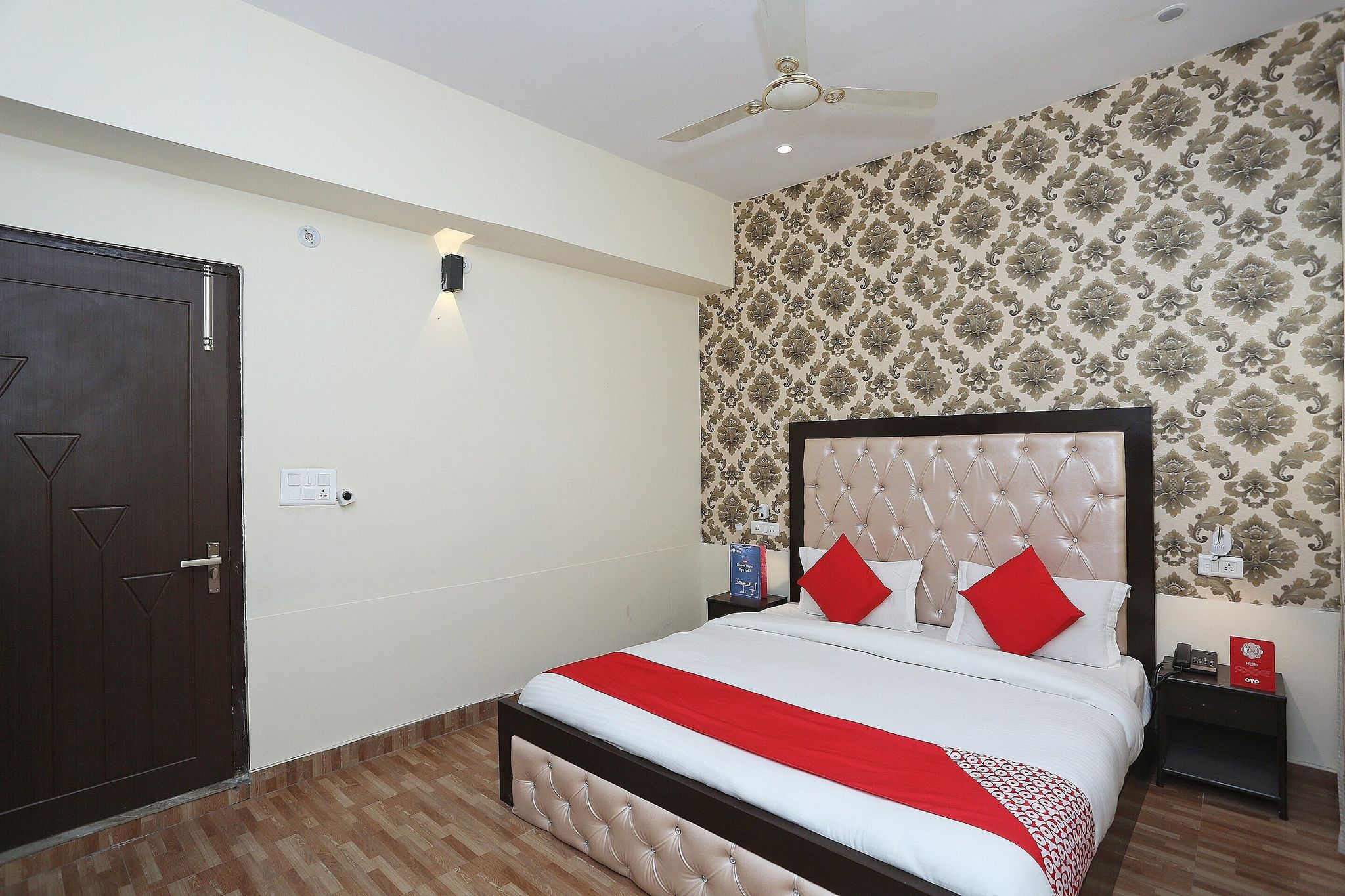 Capital O 36059 Hotel Shimaya Deluxe with View 13
