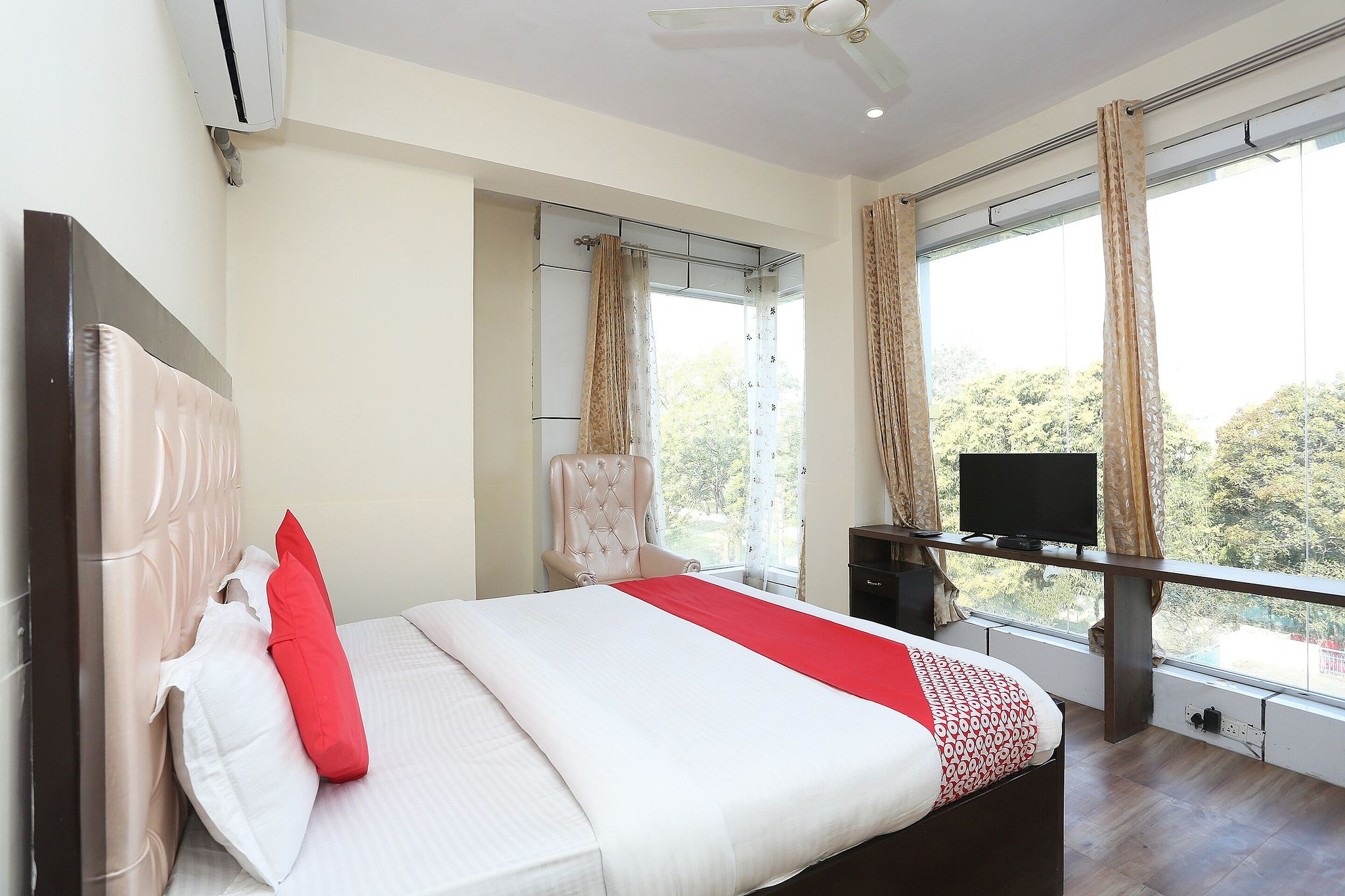 Capital O 36059 Hotel Shimaya Deluxe with View 27