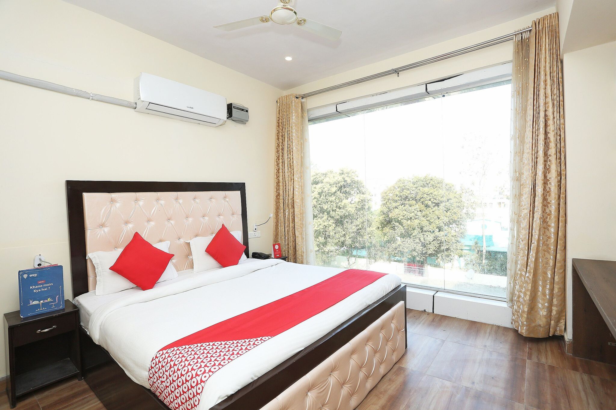 Capital O 36059 Hotel Shimaya Deluxe with View 26