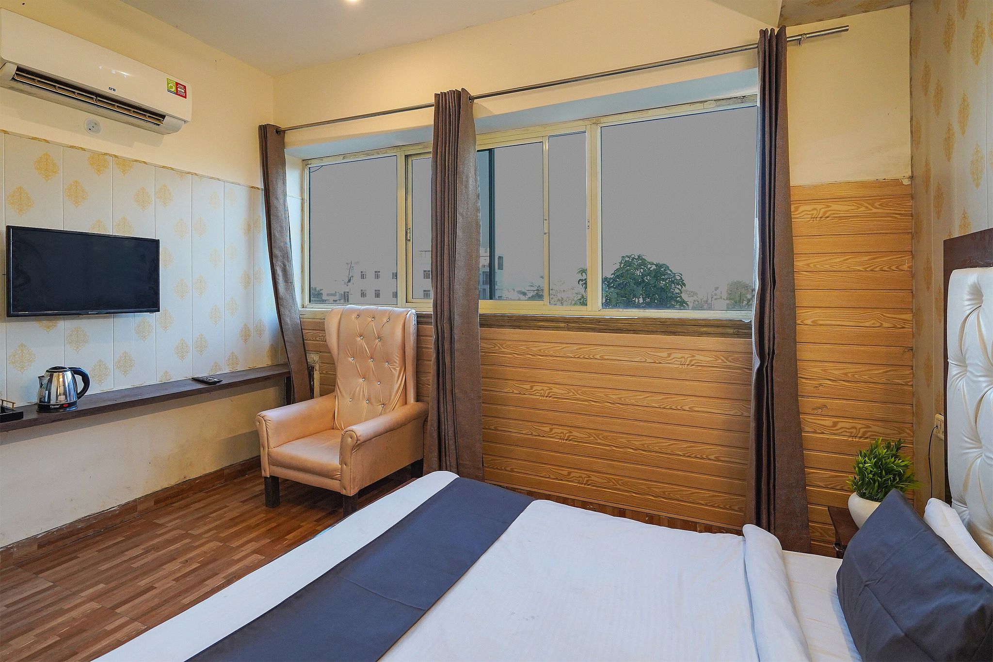 Capital O 36059 Hotel Shimaya Deluxe with View 23