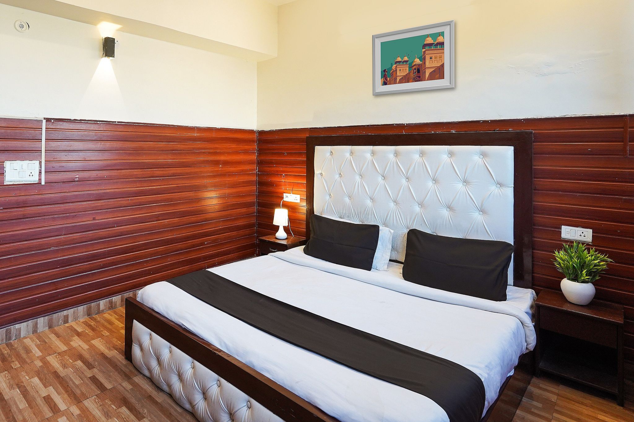 Capital O 36059 Hotel Shimaya Deluxe with View 14