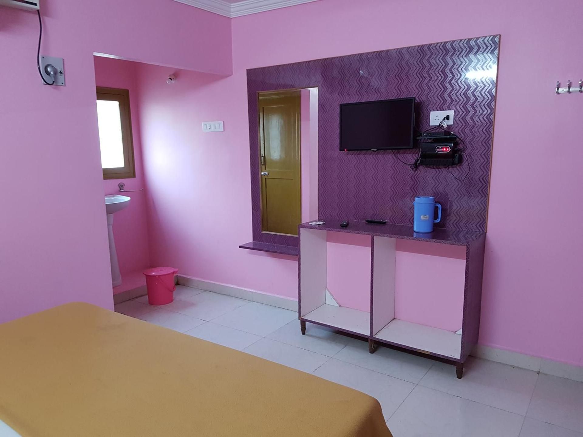 Shared lounge/TV area