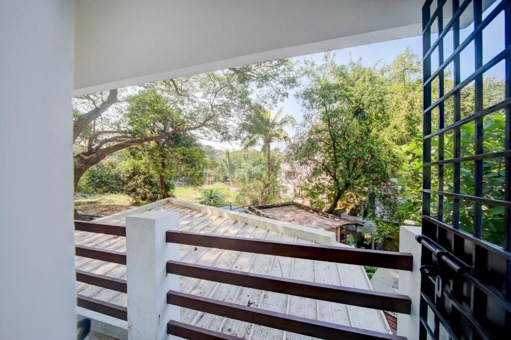 OYO Flagship 73612 Home Tree Service Apartments Classic 7