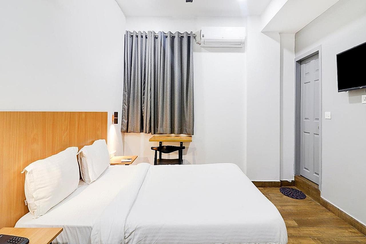 Townhouse Madhapur Near Shilparamam Classic Room 16