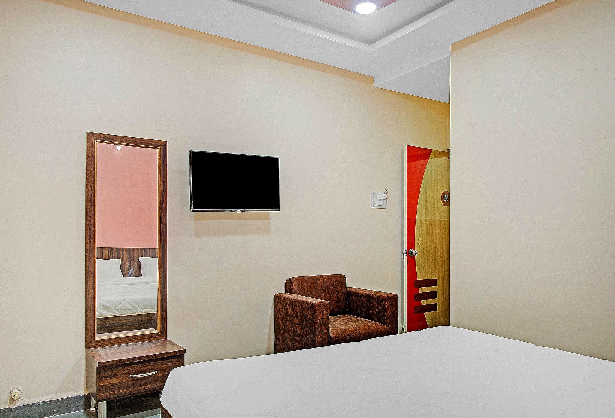 Hotel O Patil Deluxe Room 8