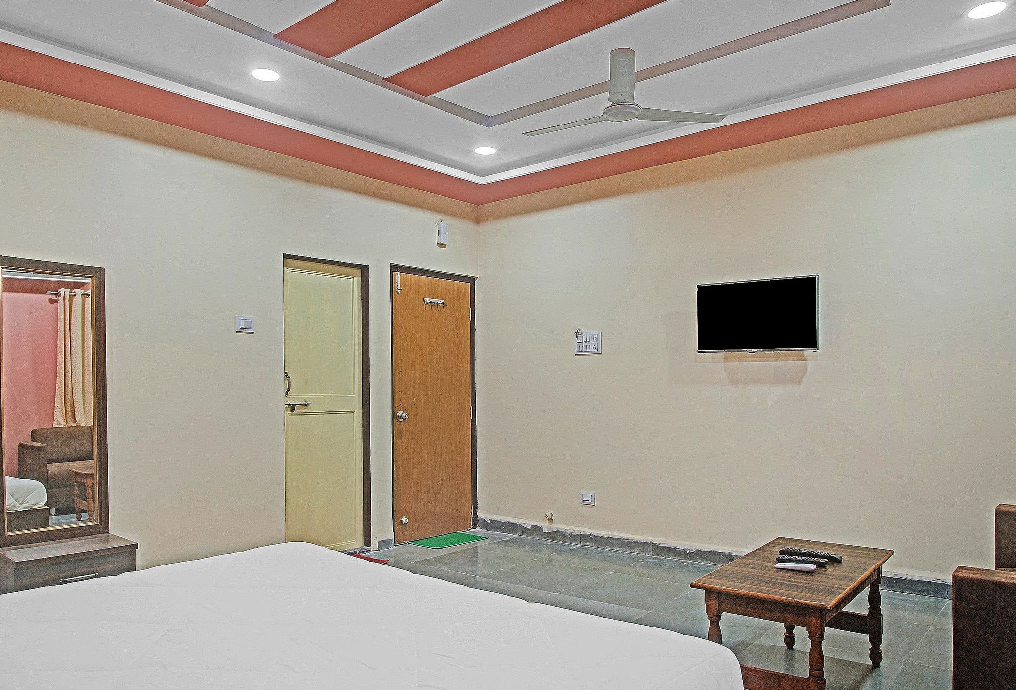 Hotel O Patil Deluxe Room 9