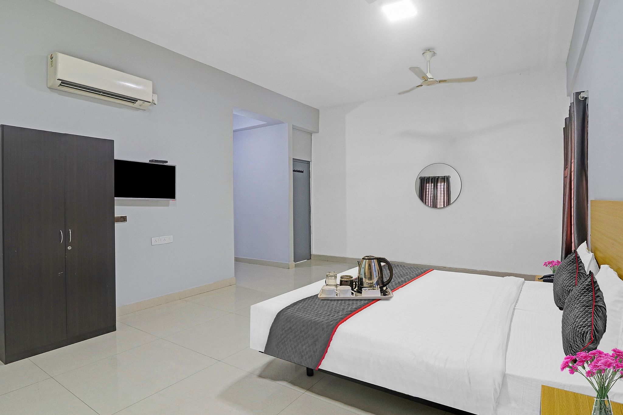 Townhouse Hotel White Orchid Inn Classic Room 4