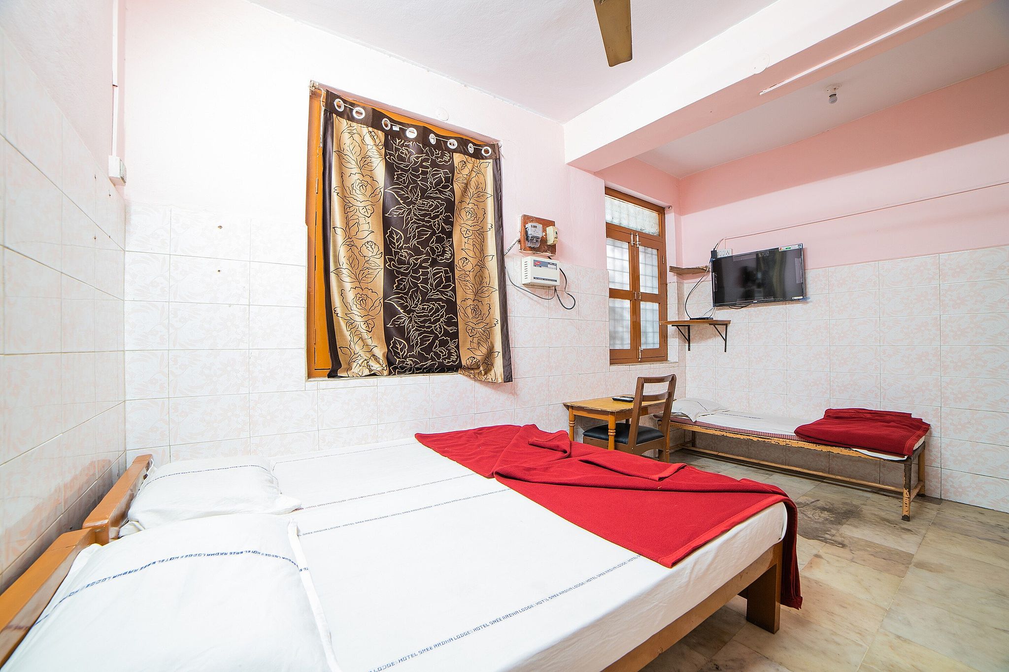 Hotel O by OYO Sree Radha Lodge Near Snow World Classic 7