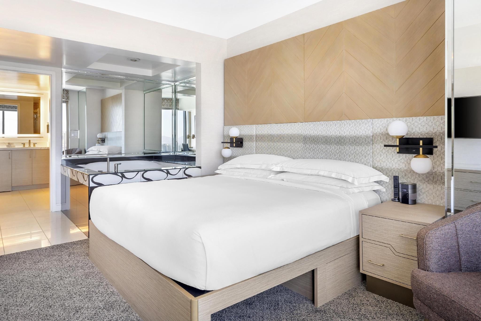 2 Bedroom 2 King Suite With Sofabed