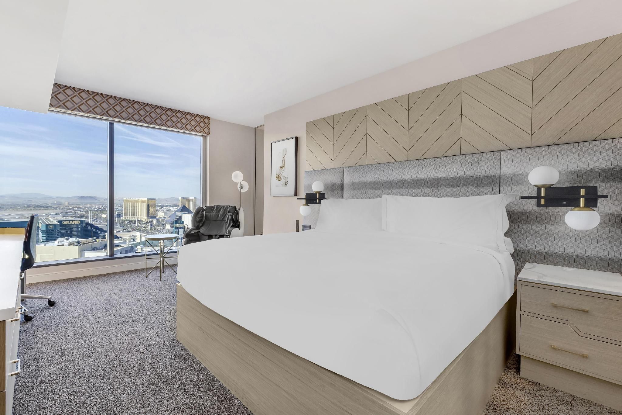 2 BEDROOM 2 KINGS GRAND SUITE WITH SOFABED