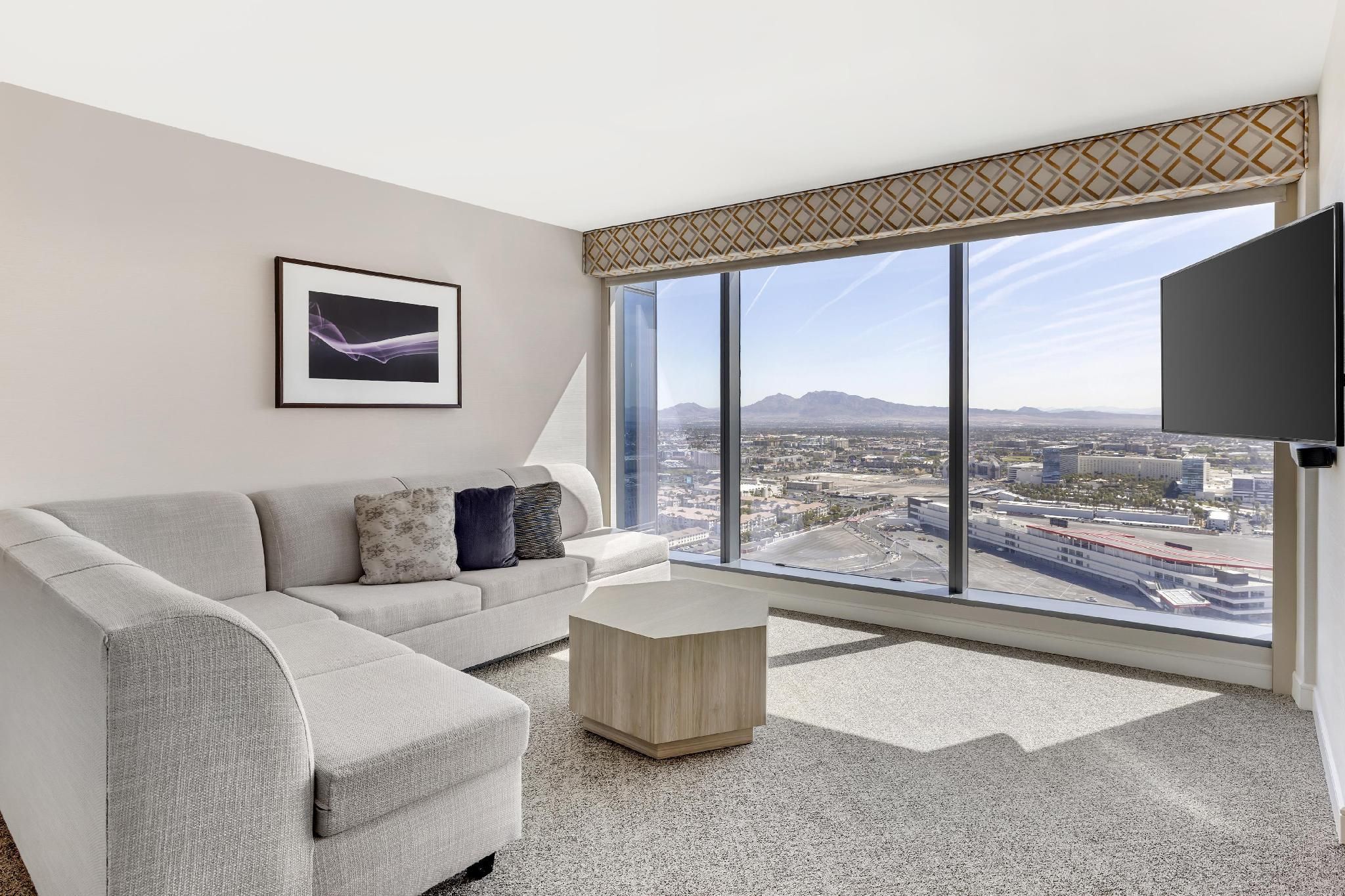 corner 2 bedroom 2 king suite with sofabed