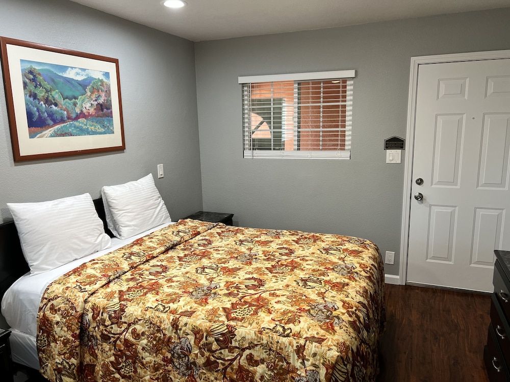 Studio Inn Livermore Room, 1 Queen Bed