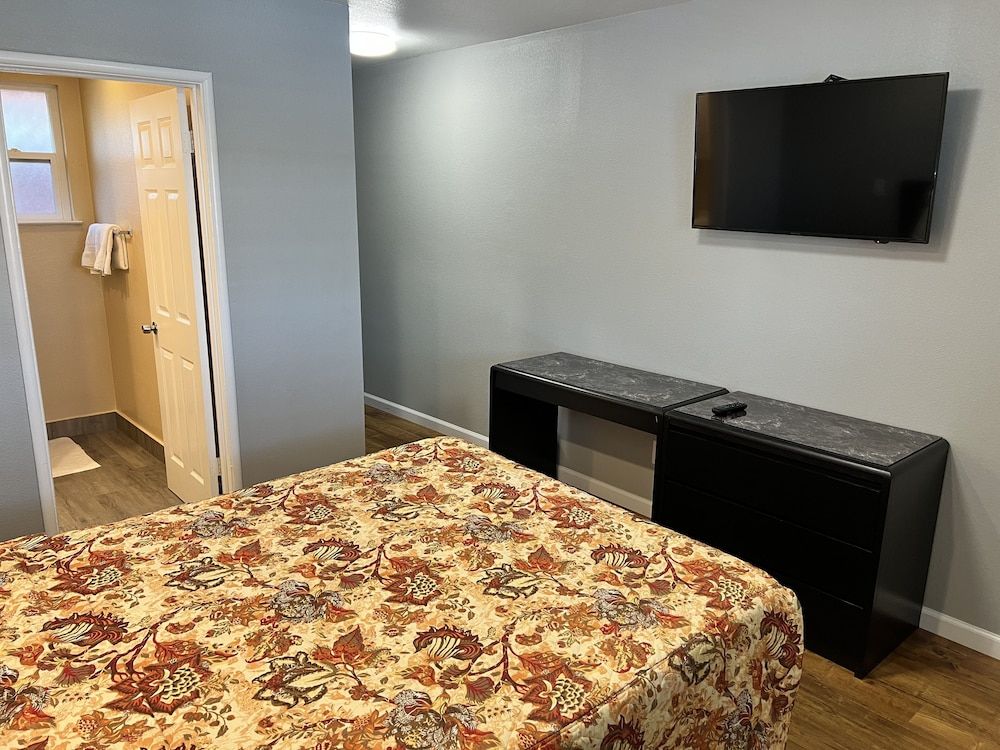 Studio Inn Livermore Room, 1 Queen Bed 11